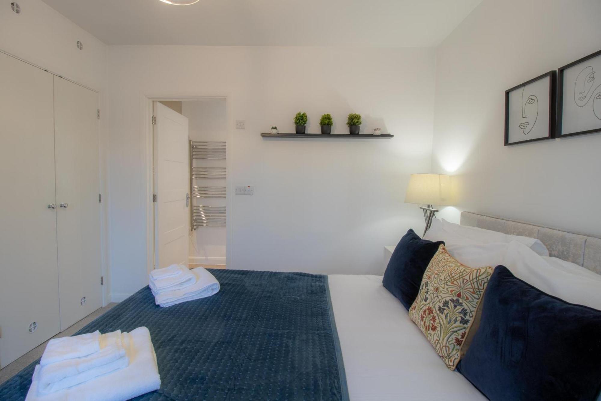 Crescent House Apartments Telford Bilik gambar